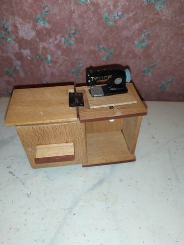 Alter schrank mit - alter,