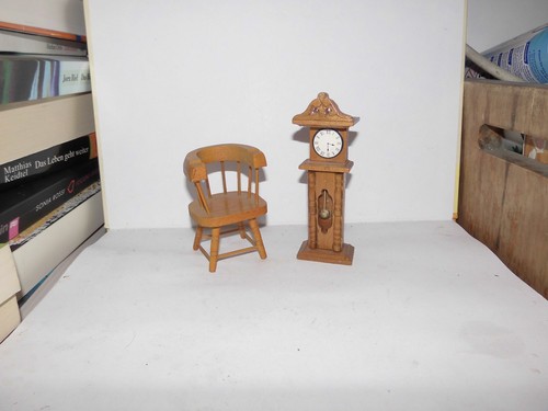 Nostalgie-Stuhl+Uhr-Modeladen-